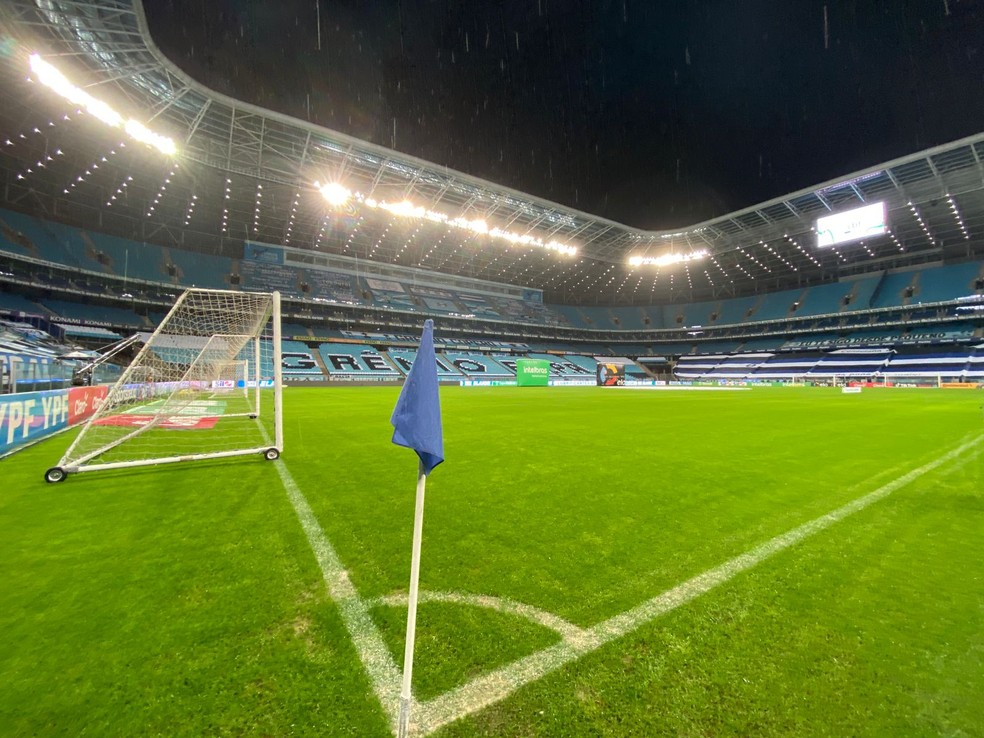 Jogo de ida entre Grêmio e Flamengo, pela Copa do Brasil, não teve público — Foto: Lucas Bubols / ge
