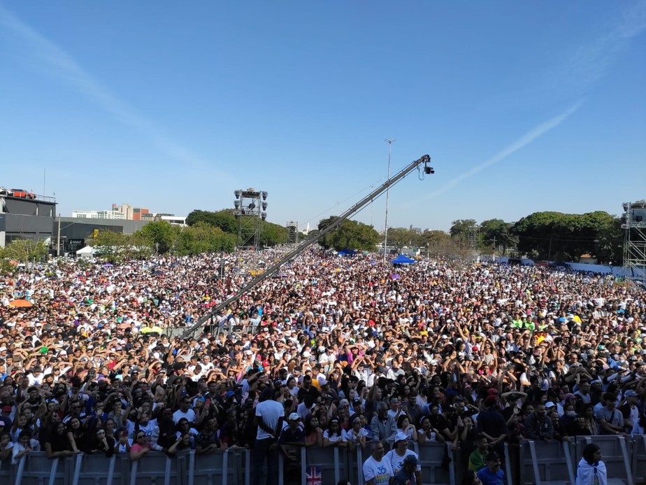 No Campo de Marte, multidão no encerramento da Marcha para Jesus, em São Paulo