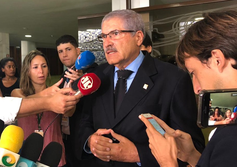 O líder do PR, deputado José ROcha, anunciou apoio do partido à reeleição de Rodrigo Maia — Foto: Aline Ramos/G1