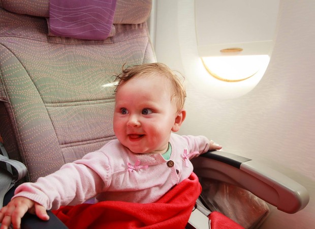 Voar com um bebê não é nada fácil (Foto: Reprodução/ Facebook)